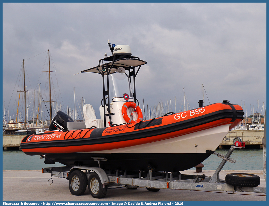 GC B95
Corpo delle Capitanerie di Porto
Guardia Costiera
Battello Pneumatico "Arimar"
Parole chiave: Guardia;Costiera;Capitaneria;Capitanerie;Porto;Battello;Battelli;Pneumatico;Pneumatici;Gommone;Gommoni;Arimar;CP;C.P.;G.C.;GC;B95