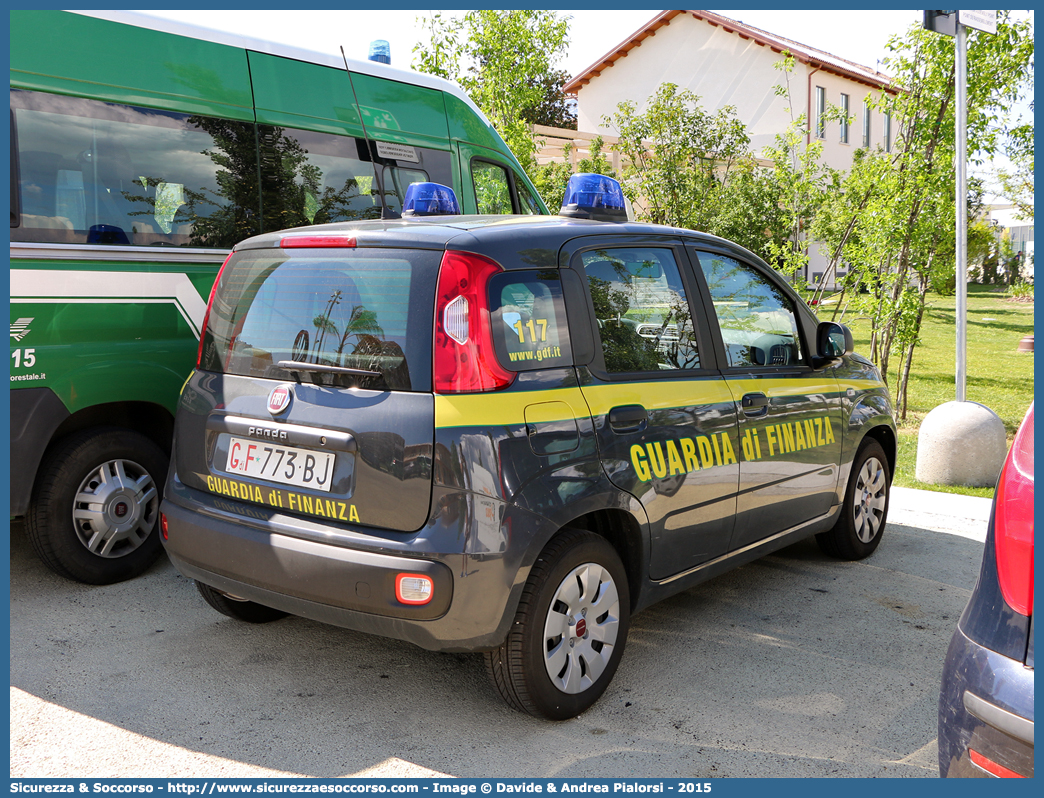 GdiF 773BJ
Guardia di Finanza
Fiat Nuova Panda II serie
Parole chiave: GdiF;G.D.F.;GDF;Guardia;di;Finanza;Fiat;Nuova;Panda