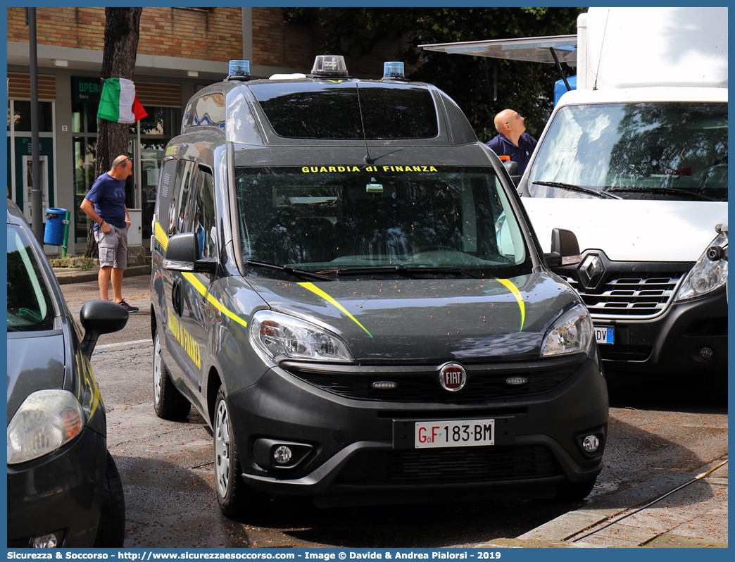 GdiF 183BM
Guardia di Finanza
Servizio Cinofilo
Fiat Doblò II serie restyling
Allestitore Elevox S.r.l.
(I fornitura)

Parole chiave: GdiF;G.D.F.;GDF;Guardia;di;Finanza;Servizio;Cinofilo;Cinofili;Fiat;Doblò;Elevox