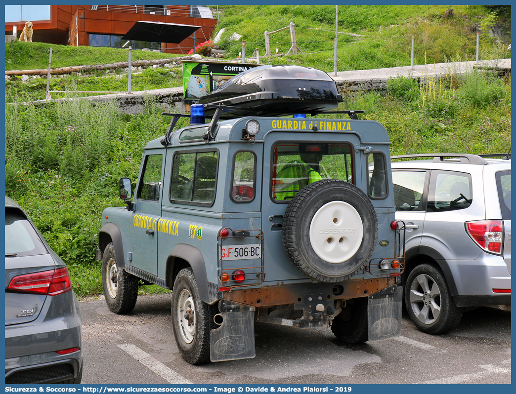 GdiF 506BC
Guardia di Finanza
S.A.G.F.
Land Rover Defender 90
(variante)
Parole chiave: GdiF;G.D.F.;GDF;Guardia di Finanza;S.A.G.F.;SAGF;Soccorso Alpino;Land Rover;Defender 90;506BC