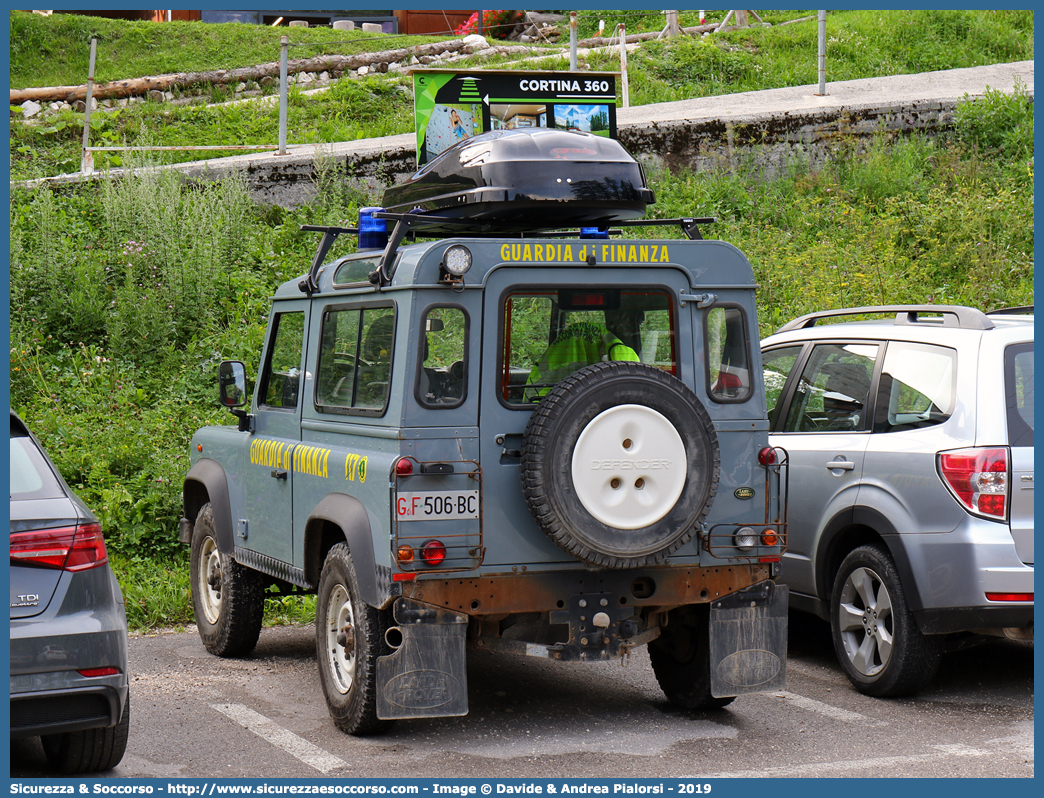 GdiF 506BC
Guardia di Finanza
S.A.G.F.
Land Rover Defender 90
(variante)
Parole chiave: GdiF;G.D.F.;GDF;Guardia di Finanza;S.A.G.F.;SAGF;Soccorso Alpino;Land Rover;Defender 90;506BC