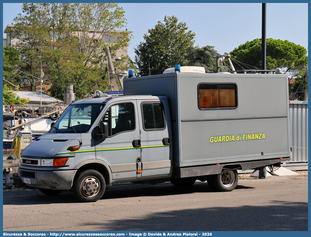 GdiF 642AY
Guardia di Finanza
Iveco Daily 50C13 III serie
Allestitore Elevox S.r.l.
Parole chiave: GdiF;G.D.F.;GDF;Guardia;di;Finanza;Iveco;Daily;50C13;Elevox