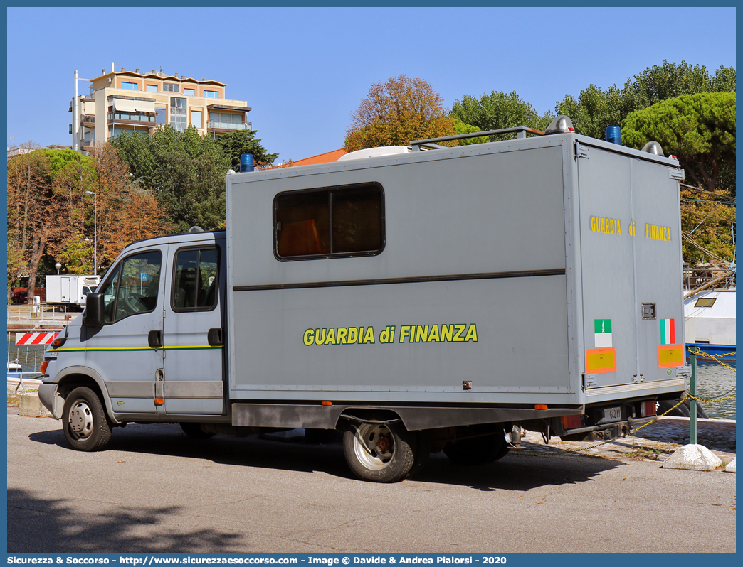 GdiF 642AY
Guardia di Finanza
Iveco Daily 50C13 III serie
Allestitore Elevox S.r.l.
Parole chiave: GdiF;G.D.F.;GDF;Guardia;di;Finanza;Iveco;Daily;50C13;Elevox