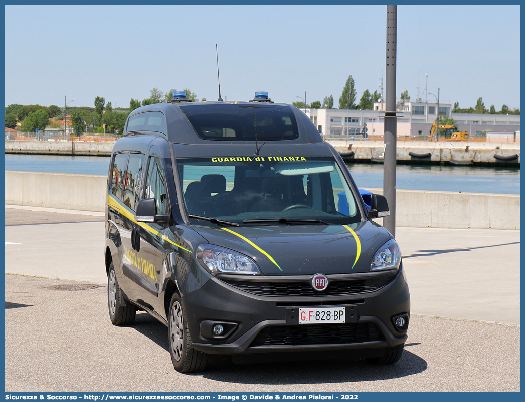 GdiF 828BP
Guardia di Finanza
Fiat Doblò II serie restyling
Allestitore Elevox S.r.l.
Parole chiave: GdiF;G.D.F.;GDF;Guardia;di;Finanza;Fiat;Doblò