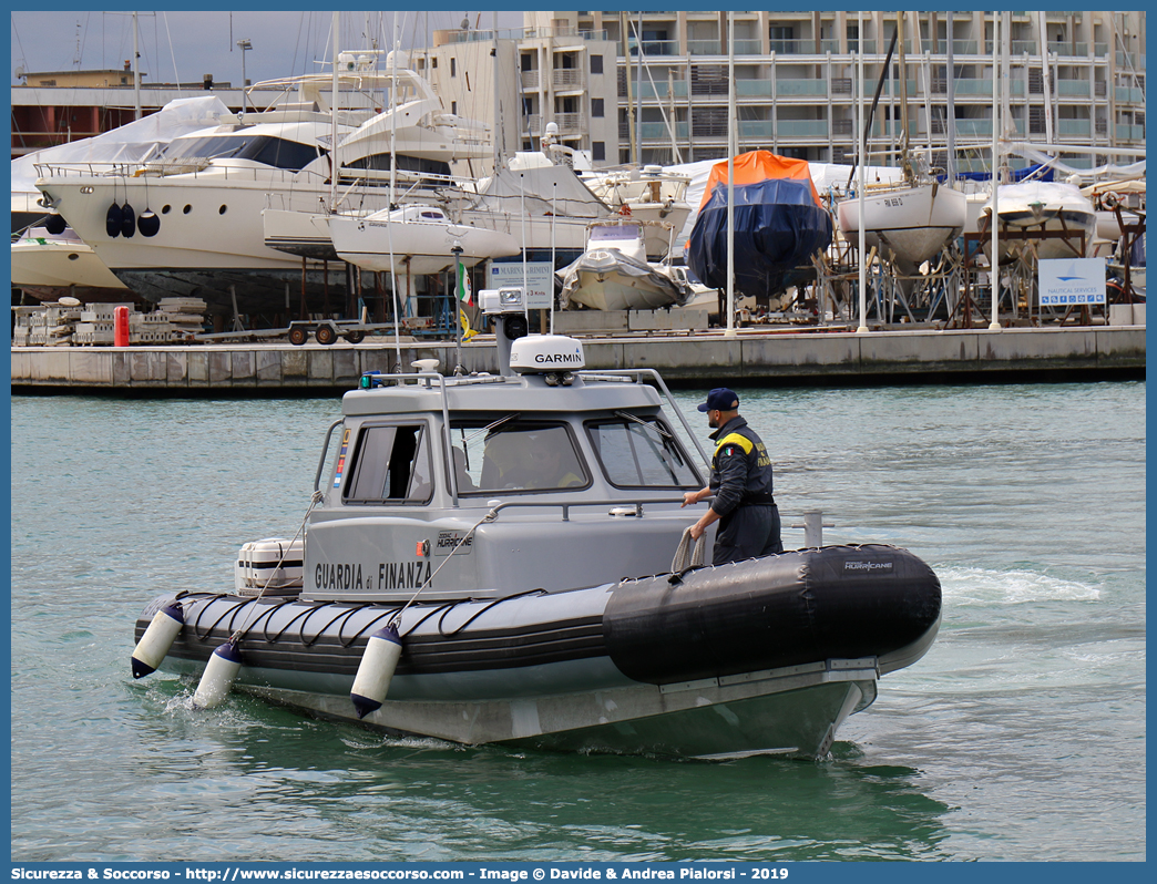 V.919
Guardia di Finanza
R.O.A.N. Componente Navale
Vedetta Costiera Classe 900
Parole chiave: GdiF;G.D.F.;GDF;Guardia;di;Finanza;R.O.A.N.;ROAN;Componente;Navale;Vedetta;Costiera;Classe;900