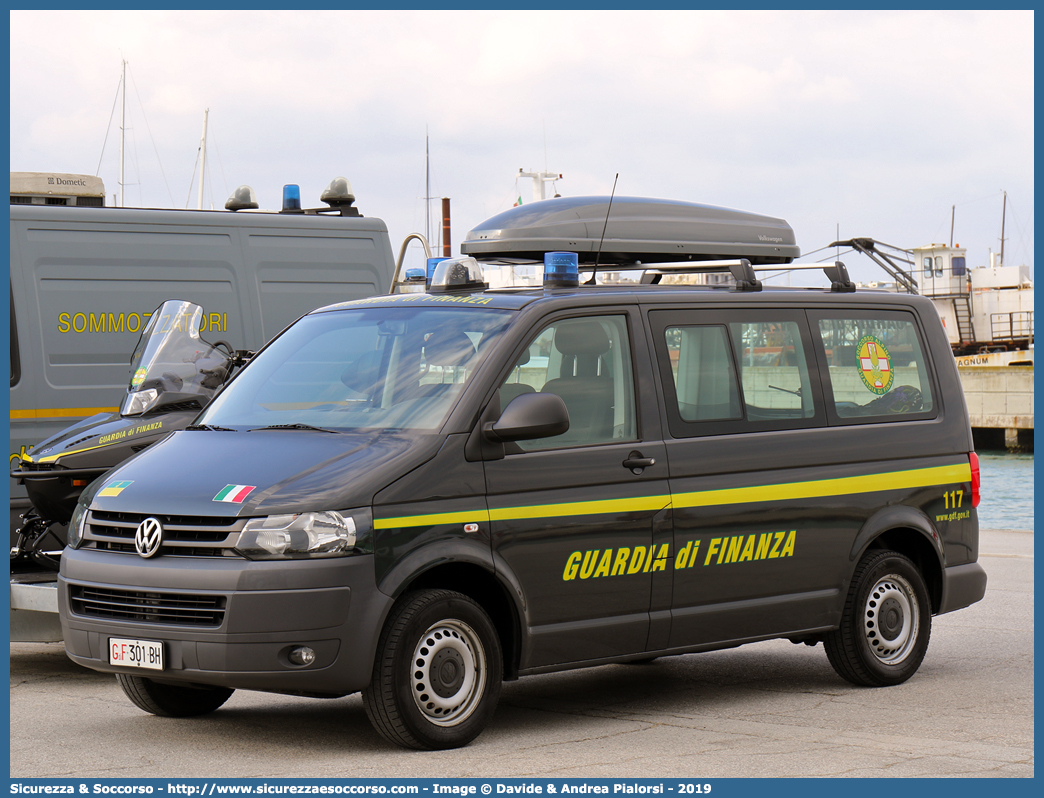 GdiF 301BH
Guardia di Finanza
S.A.G.F.
Volkswagen Transporter T5 restyling
Allestitore Focaccia Group S.r.l.
Parole chiave: GdiF;GDF;Guardia di Finanza;S.A.G.F.;SAGF;Soccorso Alpino;Volkswagen;Transporter;T5;T 5;Caravelle;4 Motion;4 Motion