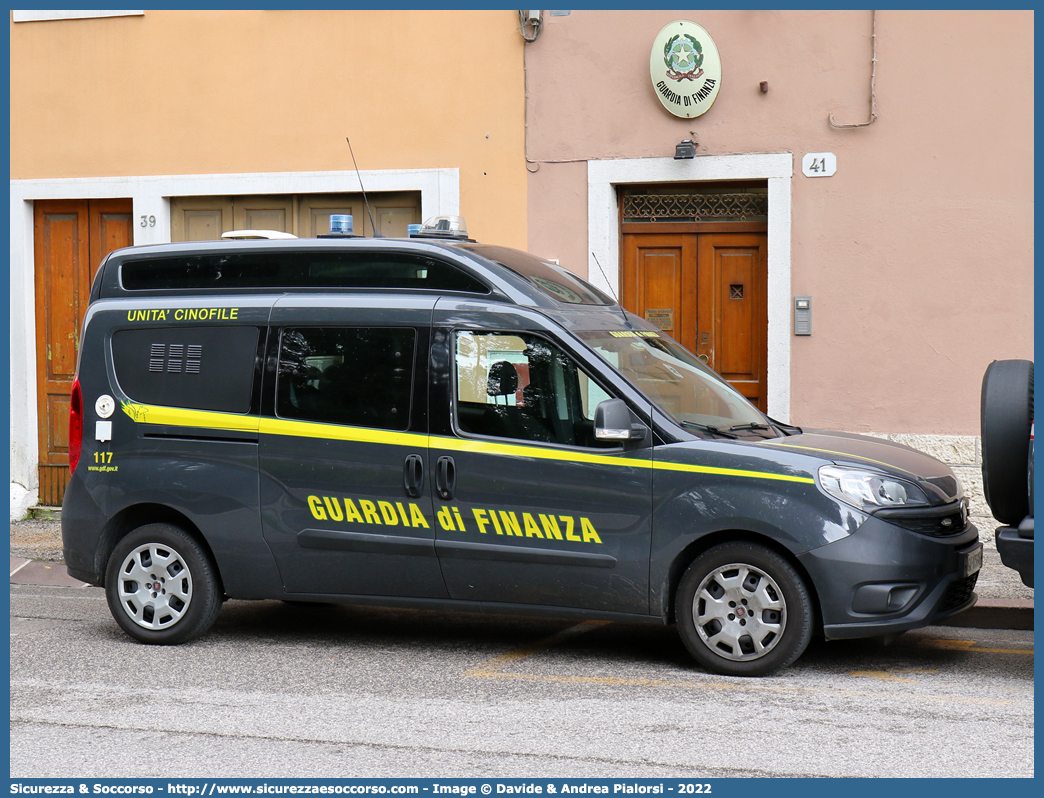 GdiF 173BM
Guardia di Finanza
Servizio Cinofilo
Fiat Doblò II serie restyling
Allestitore Elevox S.r.l.
(I fornitura)
Parole chiave: GdiF;G.D.F.;GDF;Guardia;di;Finanza;Servizio;Cinofilo;Cinofili;Fiat;Doblò;Elevox