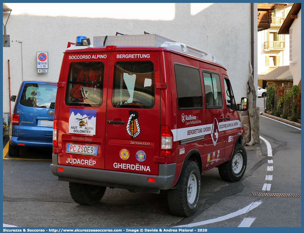 PC ZS0E9
Bergrettungsdienst im Alpenverein Südtirol
Bergrettung Gröden - Soccorso Alpino Val Gardena
Mercedes-Benz Sprinter 316 I serie restyling
Allestitore MobilTec GmbH
(variante)
Parole chiave: AVS;A.V.S.;CNSAS;C.N.S.A.S.;Soccorso;Alpino;Spelelogico;Bergrettungsdienst;Alpenverein;Südtirol;Gröden;Val;Gardena;Judacrëp;Gherdëina;Catores;Mercedes;Benz;Sprinter;316;MobilTec