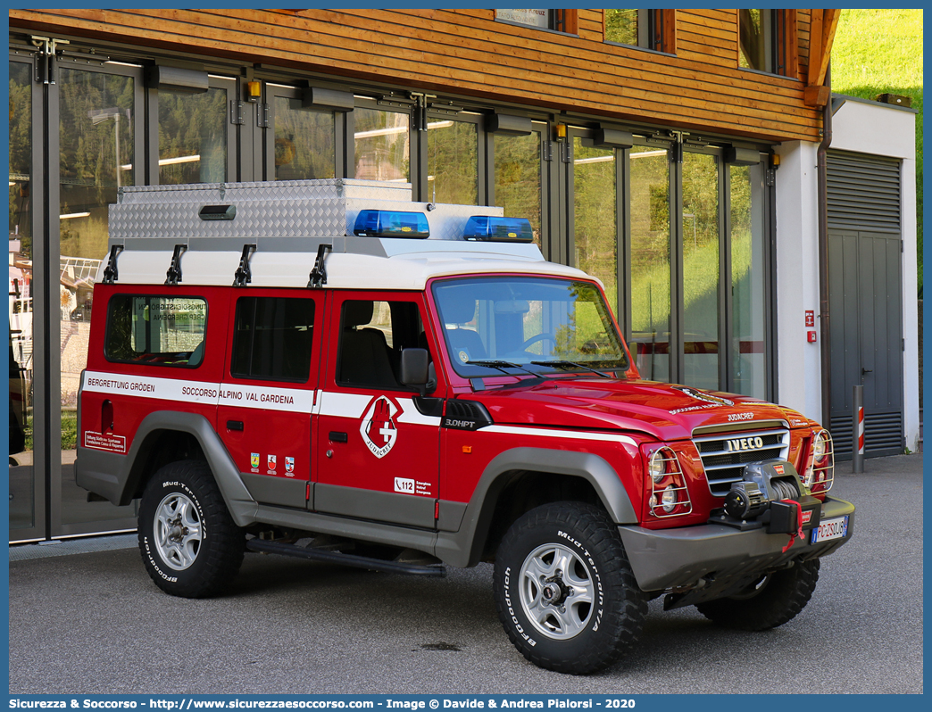 PC ZS0J8
Bergrettungsdienst im Alpenverein Südtirol
Bergrettung Gröden - Soccorso Alpino Val Gardena
Iveco Massif
Allestitore Kofler Fahrzeugbau S.n.c.
Parole chiave: AVS;A.V.S.;CNSAS;C.N.S.A.S.;Soccorso;Alpino;Spelelogico;Bergrettungsdienst;Alpenverein;Südtirol;Gröden;Val;Gardena;Judacrëp;Gherdëina;Catores;Iveco;Massif;Kofler;Fahrzeugbau