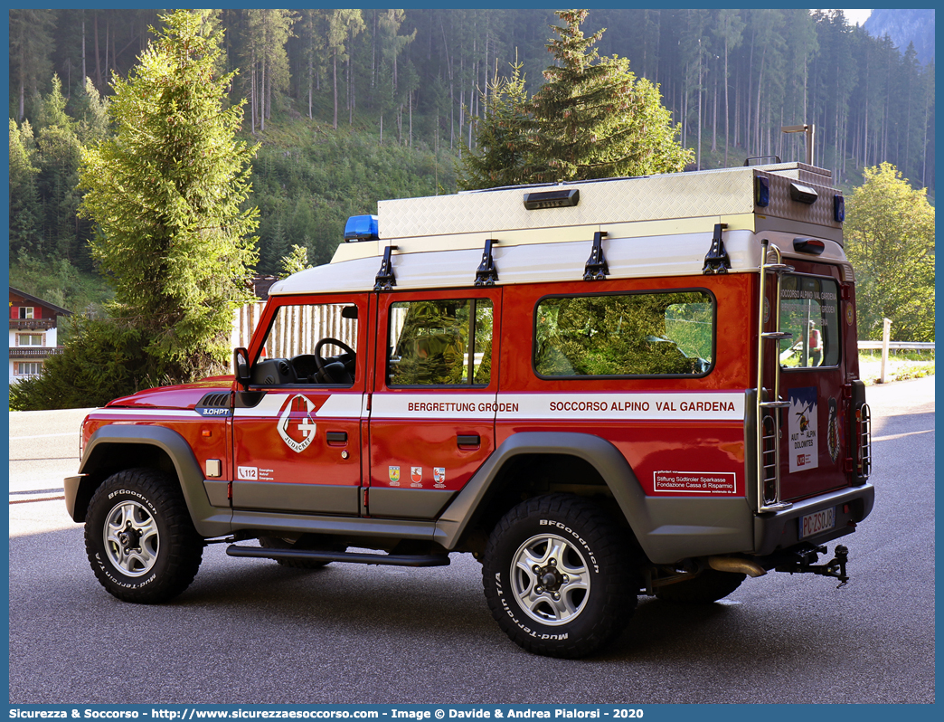 PC ZS0J8
Bergrettungsdienst im Alpenverein Südtirol
Bergrettung Gröden - Soccorso Alpino Val Gardena
Iveco Massif
Allestitore Kofler Fahrzeugbau S.n.c.
Parole chiave: AVS;A.V.S.;CNSAS;C.N.S.A.S.;Soccorso;Alpino;Spelelogico;Bergrettungsdienst;Alpenverein;Südtirol;Gröden;Val;Gardena;Judacrëp;Gherdëina;Catores;Iveco;Massif;Kofler;Fahrzeugbau