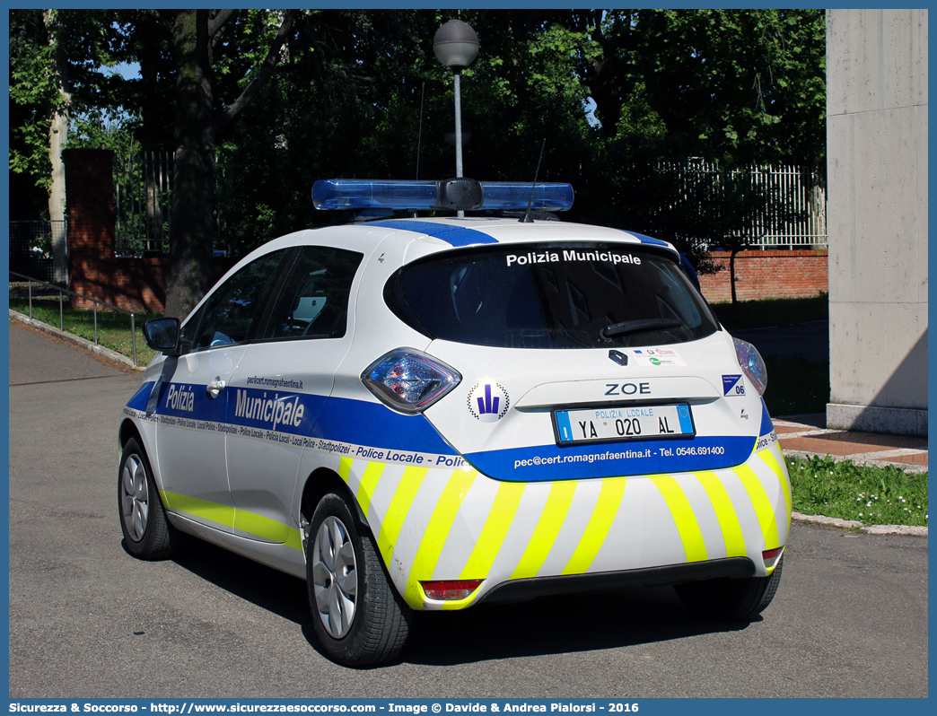 Polizia Locale YA020AL
Polizia Municipale
Unione Comuni
della Romagna Faentina
Renault Zoe
Allestitore Focaccia Group S.r.l.
Parole chiave: Polizia;Locale;Municipale;Unione;Romagna;Faentina;Faenza;Brisighella;Casola Valsenio;Castel Bolognese;Riolo Terme;Solarolo;Renault;Zoe;Focaccia