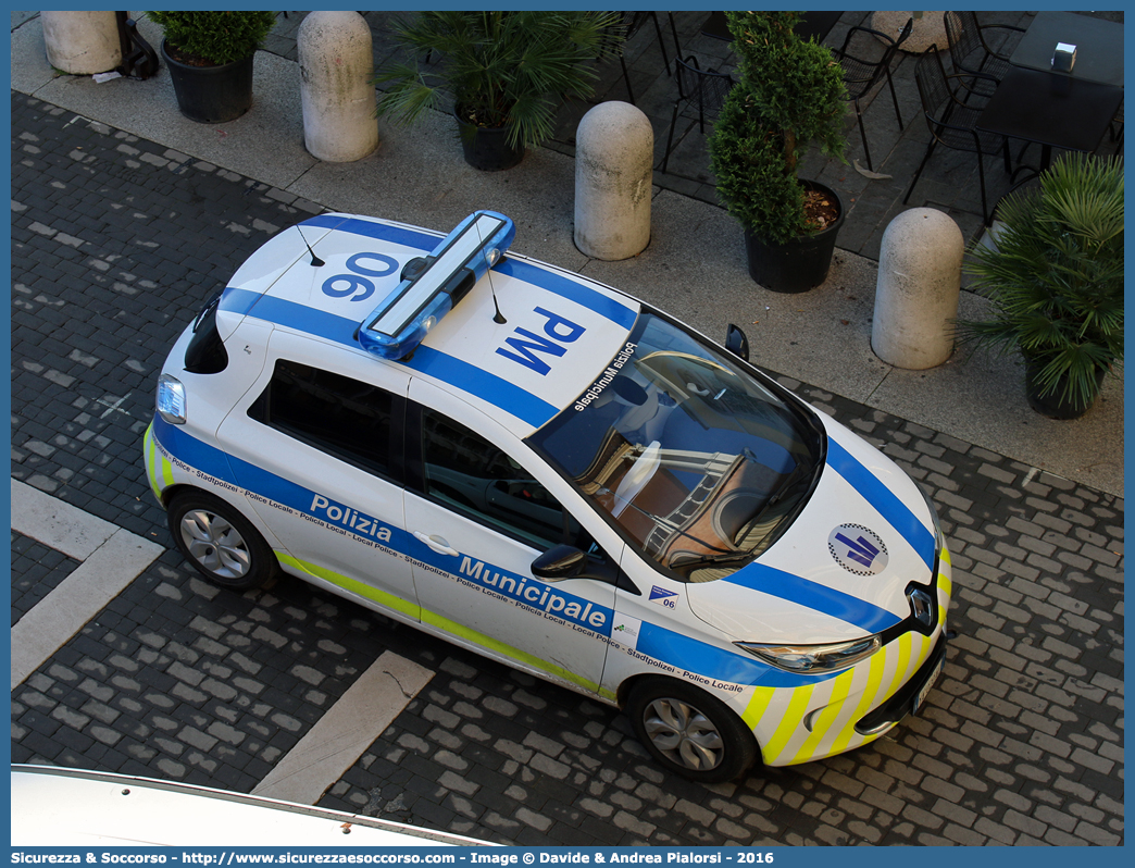 Polizia Locale YA020AL
Polizia Municipale
Unione Comuni
della Romagna Faentina
Renault Zoe
Allestitore Focaccia Group S.r.l.
Parole chiave: Polizia;Locale;Municipale;Unione;Romagna;Faentina;Faenza;Brisighella;Casola Valsenio;Castel Bolognese;Riolo Terme;Solarolo;Renault;Zoe;Focaccia