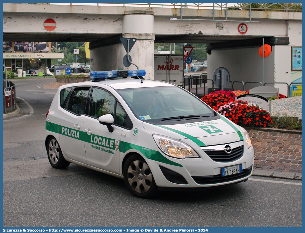 Polizia Locale YA189AH
Polizia Locale
Comune di Mantova
Opel Meriva II serie
Allestitore Bertazzoni S.r.l.
Parole chiave: Polizia;Locale;Municipale;Mantova;Opel;Meriva;Bertazzoni