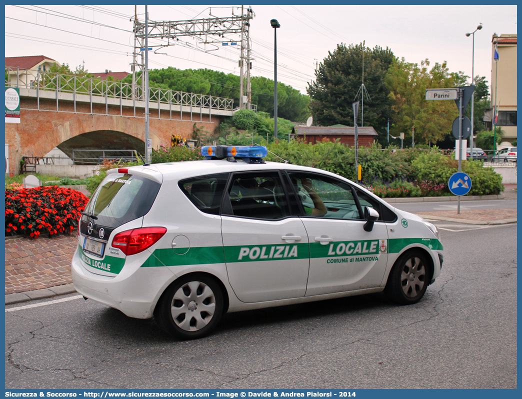 Polizia Locale YA189AH
Polizia Locale
Comune di Mantova
Opel Meriva II serie
Allestitore Bertazzoni S.r.l.
Parole chiave: Polizia;Locale;Municipale;Mantova;Opel;Meriva;Bertazzoni