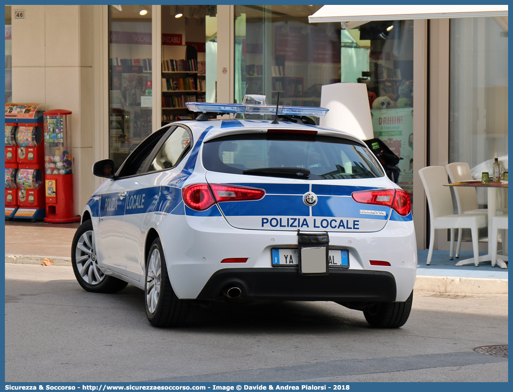 Polizia Locale YA277AL
Polizia Locale
Comune di Ciampino
Alfa Romeo Nuova Giulietta
I serie II restyling
Allestitore Elevox S.r.l.
Parole chiave: Polizia;Locale;Municipale;Ciampino;Alfa Romeo;Alfa;Romeo;Giulietta;Elevox