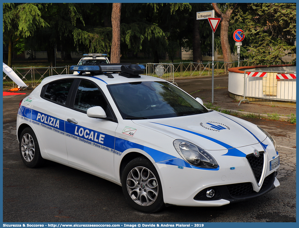 Polizia Locale YA325AL
Polizia Locale
Unione Comuni della Bassa Romagna
Alfa Romeo Nuova Giulietta
I serie II restyling
Parole chiave: Polizia;Locale;Municipale;Bassa Romagna;Alfonsine;Bagnacavallo;Bagnara di Romagna;Conselice;Cotignola;Fusignano;Lugo;Massa Lombarda;Sant;Agata sul Santerno;Sant Agata sul Santerno;Alfa Romeo;Giulietta