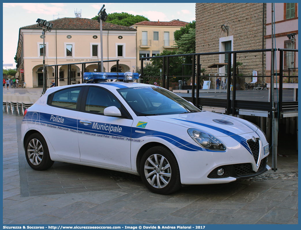 Polizia Locale YA394AN
Polizia Municipale
Comune di Cervia
Alfa Romeo Nuova Giulietta I serie II restyling
Allestitore Focaccia Group S.r.l.
Parole chiave: Polizia;Locale;Municipale;Cervia;Alfa;Romeo;Giulietta;Focaccia