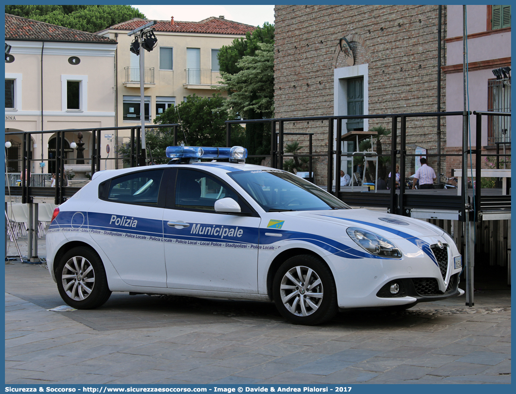 Polizia Locale YA394AN
Polizia Municipale
Comune di Cervia
Alfa Romeo Nuova Giulietta I serie II restyling
Allestitore Focaccia Group S.r.l.
Parole chiave: Polizia;Locale;Municipale;Cervia;Alfa;Romeo;Giulietta;Focaccia