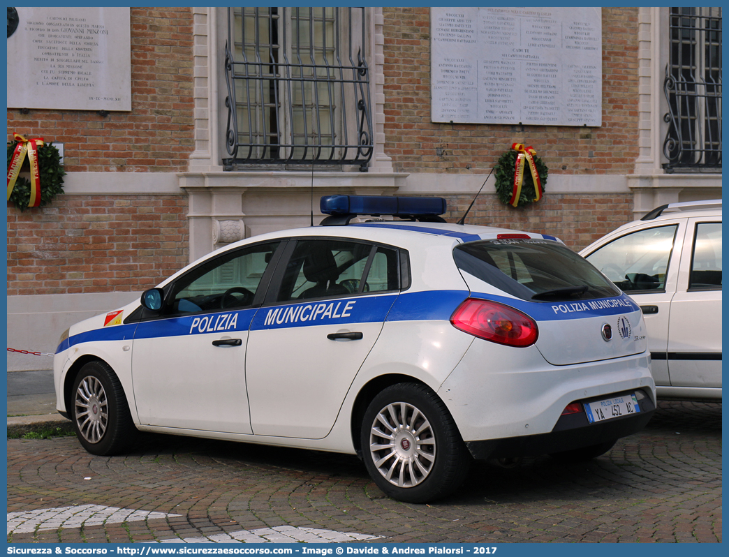 Polizia Locale YA452AC
Polizia Municipale
Comune di Ravenna
Fiat Nuova Bravo
Parole chiave: Polizia;Locale;Municipale;Ravenna;Fiat;Bravo