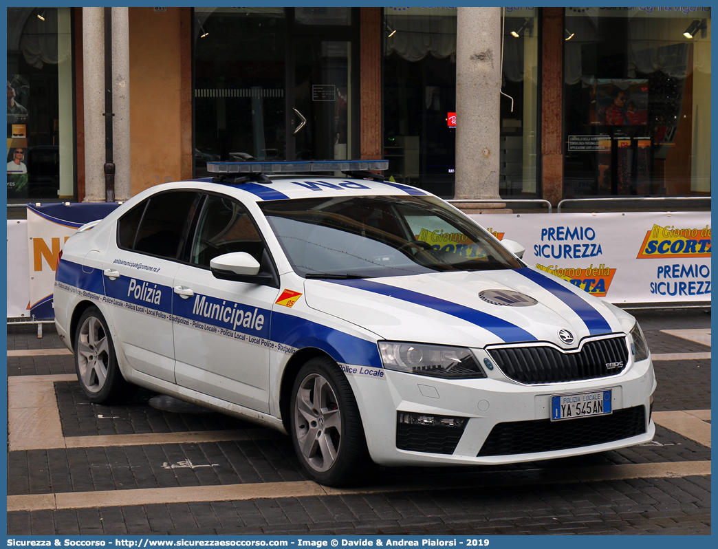 Polizia Locale YA545AN
Polizia Municipale
Comune di Ravenna
Skoda Octavia RS IV serie
Allestitore Focaccia Group S.r.l.
Parole chiave: Polizia;Locale;Municipale;Ravenna;Skoda;Octavia;RS;Focaccia