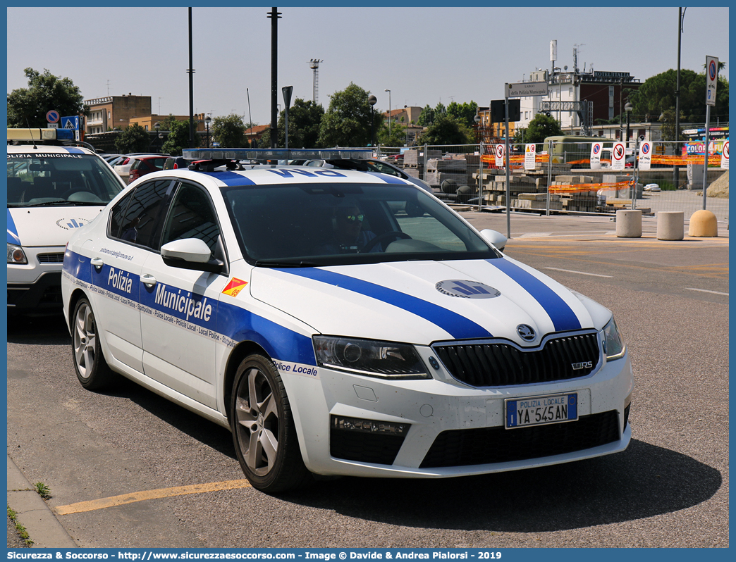 Polizia Locale YA545AN
Polizia Municipale
Comune di Ravenna
Skoda Octavia RS IV serie
Allestitore Focaccia Group S.r.l.
Parole chiave: Polizia;Locale;Municipale;Ravenna;Skoda;Octavia;RS;Focaccia