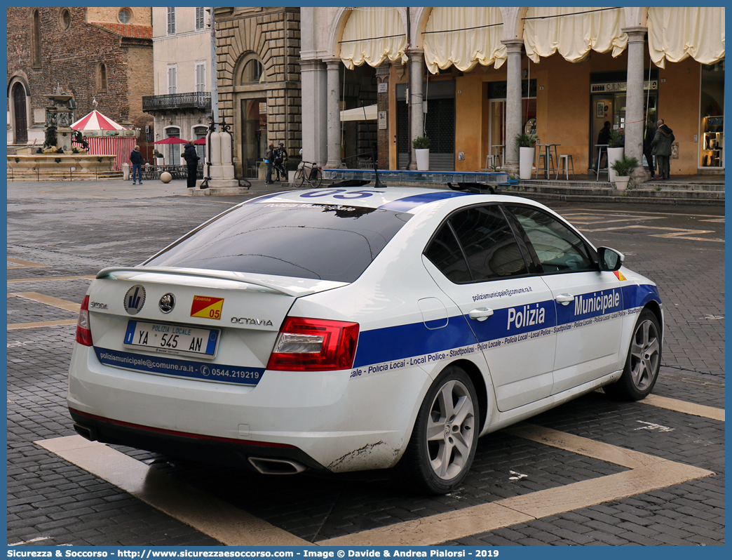 Polizia Locale YA545AN
Polizia Municipale
Comune di Ravenna
Skoda Octavia RS IV serie
Allestitore Focaccia Group S.r.l.
Parole chiave: Polizia;Locale;Municipale;Ravenna;Skoda;Octavia;RS;Focaccia