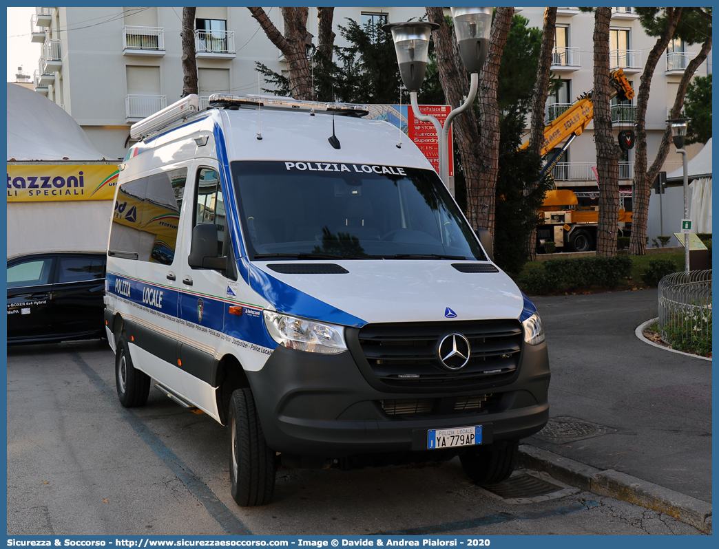 Polizia Locale YA779AP
Polizia Locale
Comune di Rapallo
Mercedes-Benz Sprinter 4x4 III serie
Allestitore Bertazzoni S.r.l.
Parole chiave: Polizia;Locale;Municipale;Rapallo;Mercedes;Benz;Sprinter;4x4;Bertazzoni