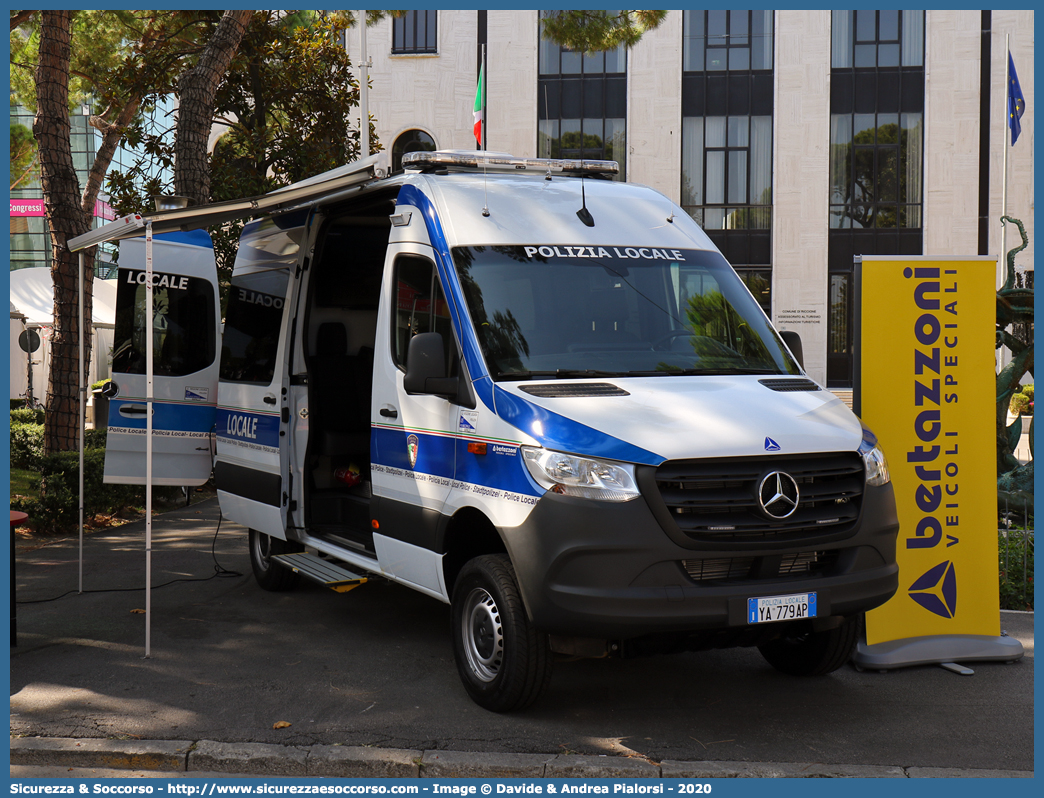 Polizia Locale YA779AP
Polizia Locale
Comune di Rapallo
Mercedes-Benz Sprinter 4x4 III serie
Allestitore Bertazzoni S.r.l.
Parole chiave: Polizia;Locale;Municipale;Rapallo;Mercedes;Benz;Sprinter;4x4;Bertazzoni