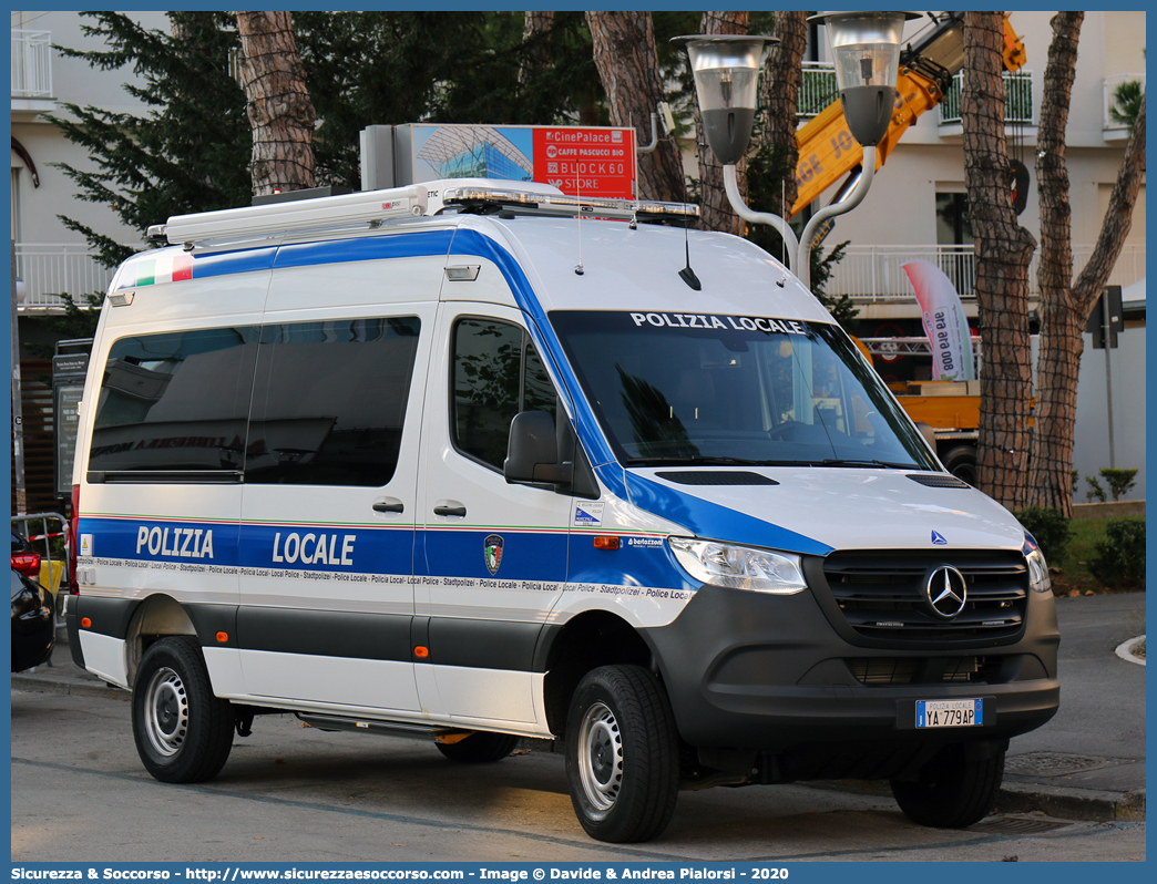 Polizia Locale YA779AP
Polizia Locale
Comune di Rapallo
Mercedes-Benz Sprinter 4x4 III serie
Allestitore Bertazzoni S.r.l.
Parole chiave: Polizia;Locale;Municipale;Rapallo;Mercedes;Benz;Sprinter;4x4;Bertazzoni