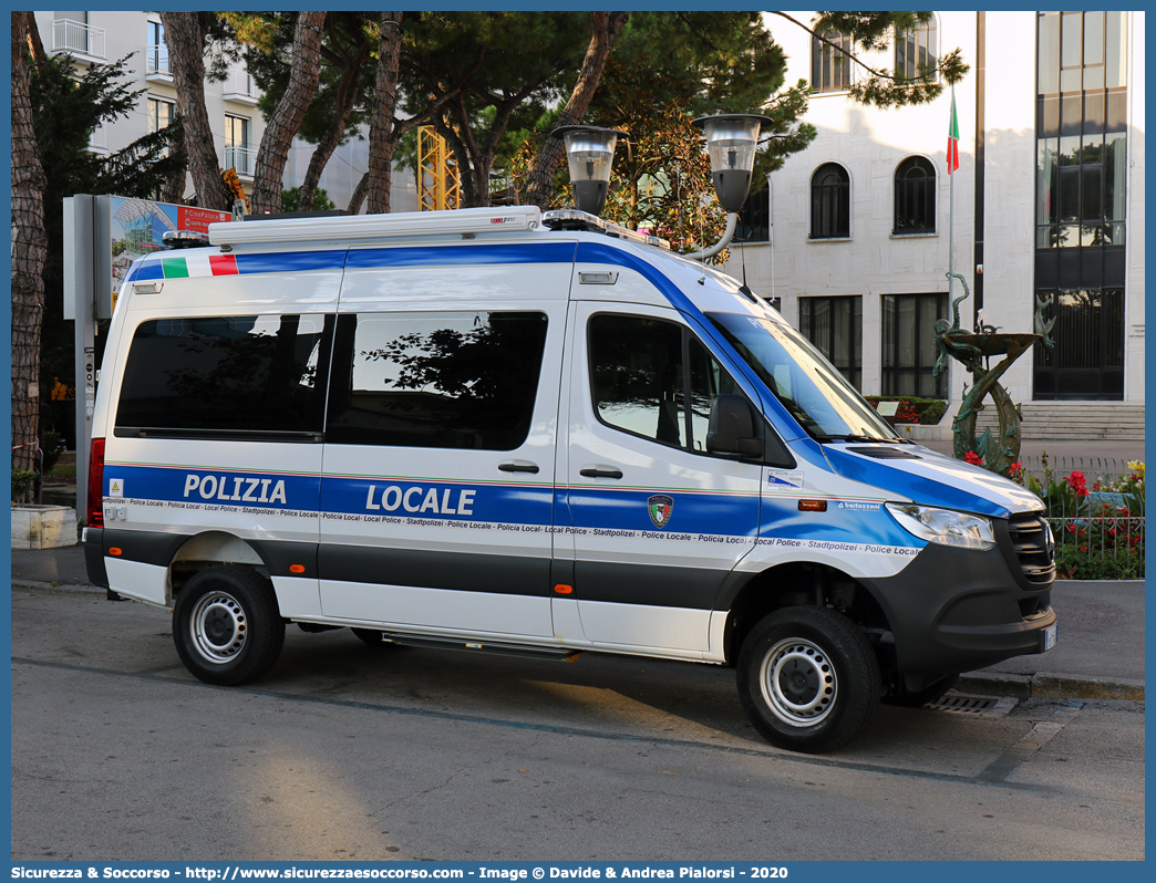 Polizia Locale YA779AP
Polizia Locale
Comune di Rapallo
Mercedes-Benz Sprinter 4x4 III serie
Allestitore Bertazzoni S.r.l.
Parole chiave: Polizia;Locale;Municipale;Rapallo;Mercedes;Benz;Sprinter;4x4;Bertazzoni