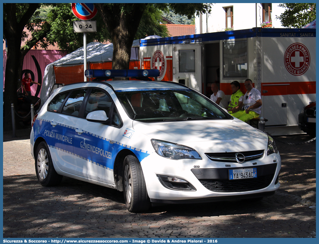 Polizia Locale YA943AC
Polizia Municipale
Comune di Bressanone
Opel Astra Station Wagon IV serie
Parole chiave: Polizia;Locale;Municipale;Bressanone;Opel;Astra;Wagon