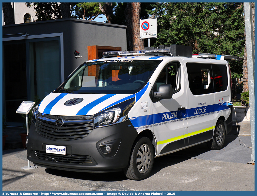 Polizia Locale YA517AP
Polizia Municipale
Unione Comuni
della Romagna Faentina
Opel Vivaro II serie
Allestitore Bertazzoni S.r.l.
Parole chiave: Polizia;Locale;Municipale;Unione;Romagna;Faentina;Faenza;Brisighella;Casola Valsenio;Castel Bolognese;Riolo Terme;Solarolo;Opel;Vivaro;Bertazzoni