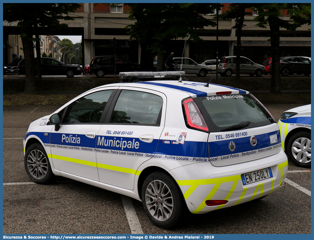 -
Polizia Municipale
Unione Comuni
della Romagna Faentina
Fiat Punto IV serie
Allestitore Bertazzoni S.r.l.
Parole chiave: Polizia;Locale;Municipale;Unione;Romagna;Faentina;Faenza;Brisighella;Casola Valsenio;Castel Bolognese;Riolo Terme;Solarolo;Fiat;Punto;Bertazzoni