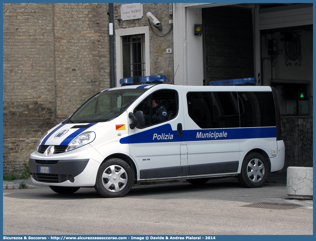 Polizia Locale YA237AD
Polizia Municipale
Comune di Ravenna
Renault Trafic III serie
Allestitore Focaccia Group S.r.l.
Parole chiave: Polizia;Locale;Municipale;Ravenna;Renault;Trafic;Focaccia