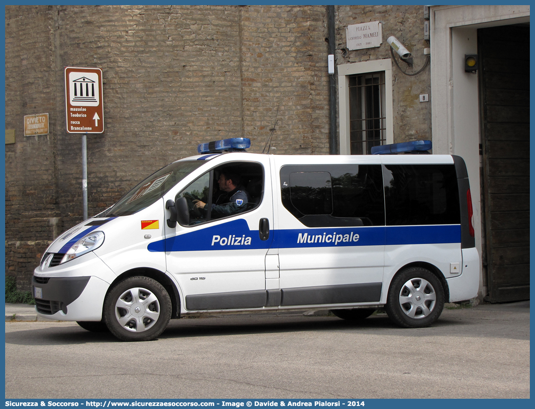 Polizia Locale YA237AD
Polizia Municipale
Comune di Ravenna
Renault Trafic III serie
Allestitore Focaccia Group S.r.l.
Parole chiave: Polizia;Locale;Municipale;Ravenna;Renault;Trafic;Focaccia