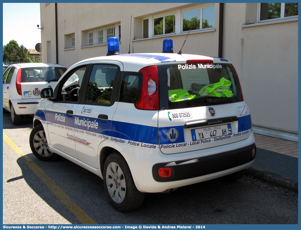 Polizia Locale YA447AH
Polizia Municipale
Unione Comuni della Bassa Romagna
Fiat Nuova Panda II serie
Allestitore Bertazzoni S.r.l.
Parole chiave: Polizia;Locale;Municipale;Bassa Romagna;Alfonsine;Bagnacavallo;Bagnara di Romagna;Conselice;Cotignola;Fusignano;Lugo;Massa Lombarda;Sant&#039;Agata sul Santerno;Sant Agata sul Santerno;Fiat;Nuova Panda;Bertazzoni