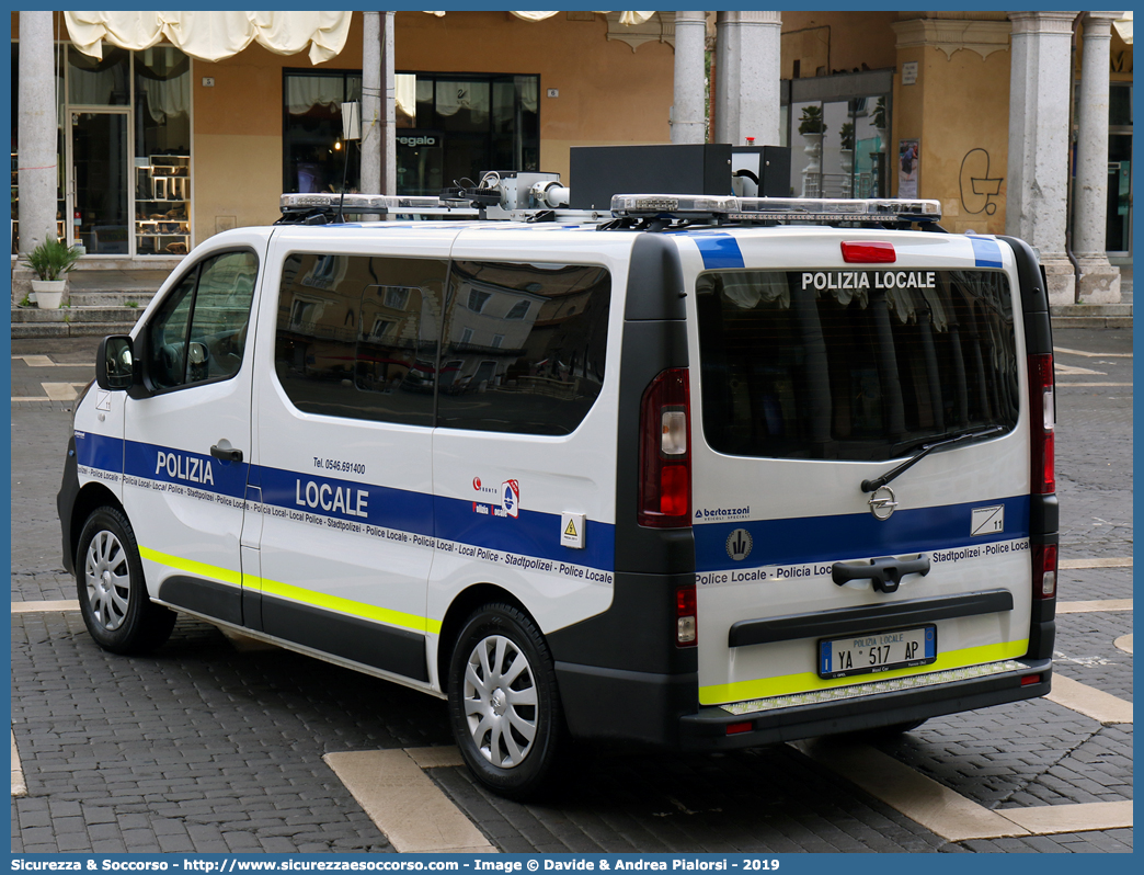 Polizia Locale YA517AP
Polizia Municipale
Unione Comuni
della Romagna Faentina
Opel Vivaro II serie
Allestitore Bertazzoni S.r.l.
Parole chiave: Polizia;Locale;Municipale;Unione;Romagna;Faentina;Faenza;Brisighella;Casola Valsenio;Castel Bolognese;Riolo Terme;Solarolo;Opel;Vivaro;Bertazzoni