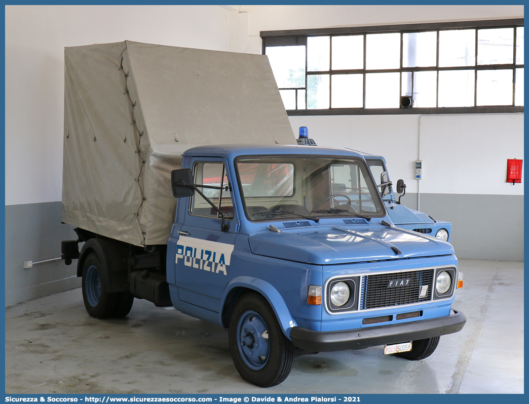 Polizia 50059
Polizia di Stato
Fiat Iveco 616
Parole chiave: Polizia di Stato;Polizia;PS;Fiat;Iveco;616