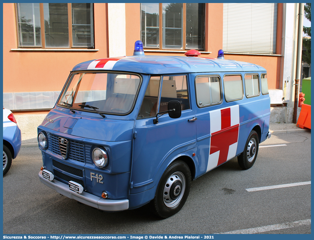 Polizia 52415
Polizia di Stato
Servizio Sanitario
Alfa Romeo F12
Parole chiave: Polizia di Stato;Polizia;PS;Servizio Sanitario;Fiat;Ambulanza;Alfa;Romeo;F12