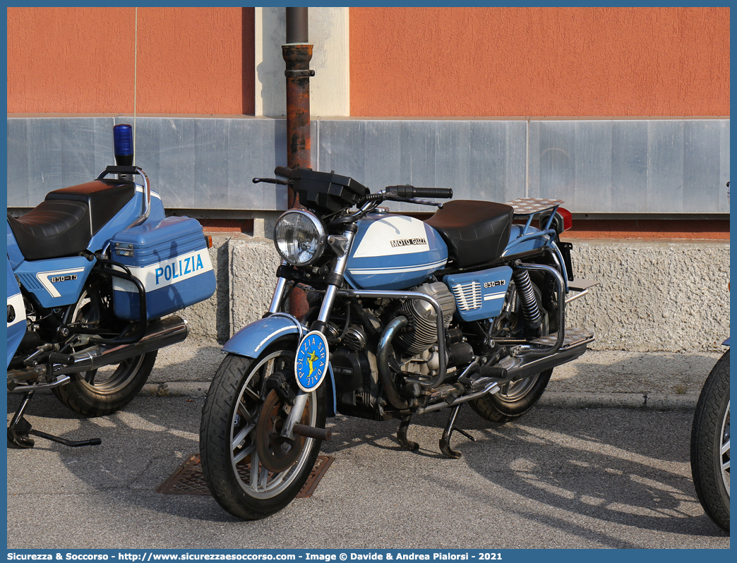 Polizia 62591
Polizia di Stato
Polizia Stradale
Moto Guzzi 850 T3
Parole chiave: Polizia di Stato;Polizia;PS;Polizia Stradale;Moto;Guzzi;850;T3;t3;G2595