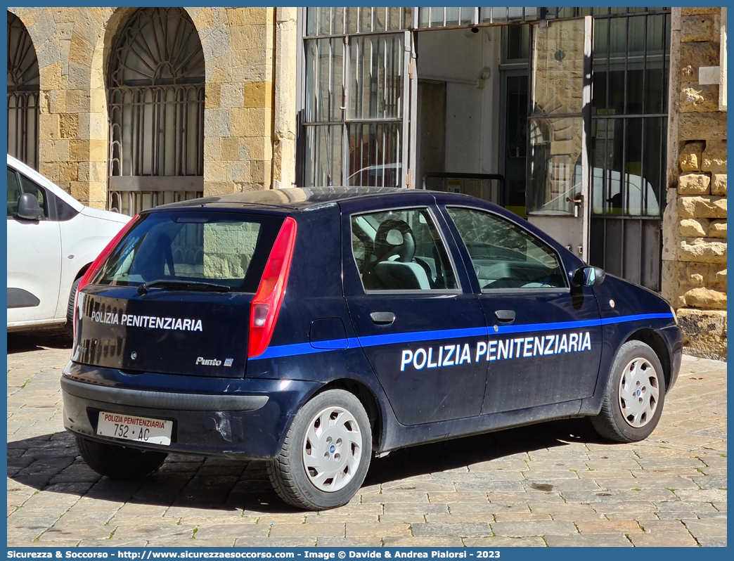 Polizia Penitenziaria 752AC
Polizia Penitenziaria
Nucleo Traduzioni e Piantonamenti
Fiat Punto II serie
Parole chiave: 751AD;Polizia Penitenziaria;Nucleo Traduzioni e Piantonamenti;Fiat Punto II serie