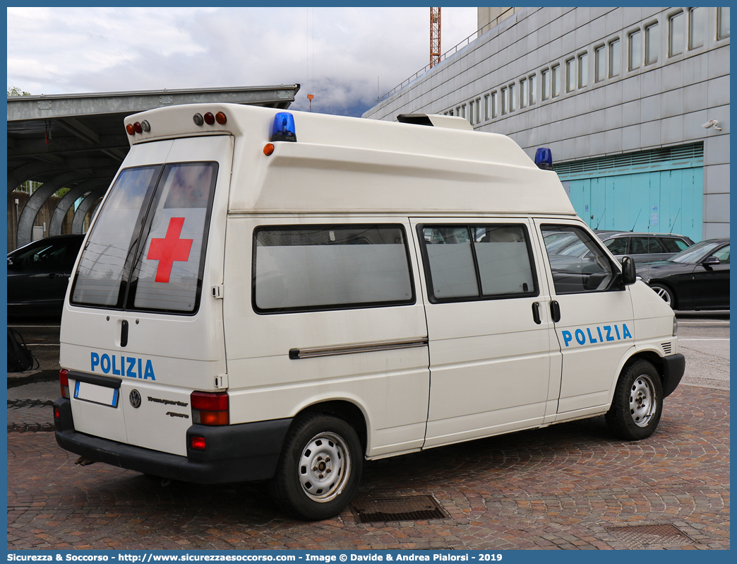 -
Polizia di Stato
Servizio Sanitario
Volkswagen Transporter T4 restyling
Parole chiave: PS;P.S.;Polizia;di;Stato;Servizio;Sanitario;Volkswagen;Transporter;T4