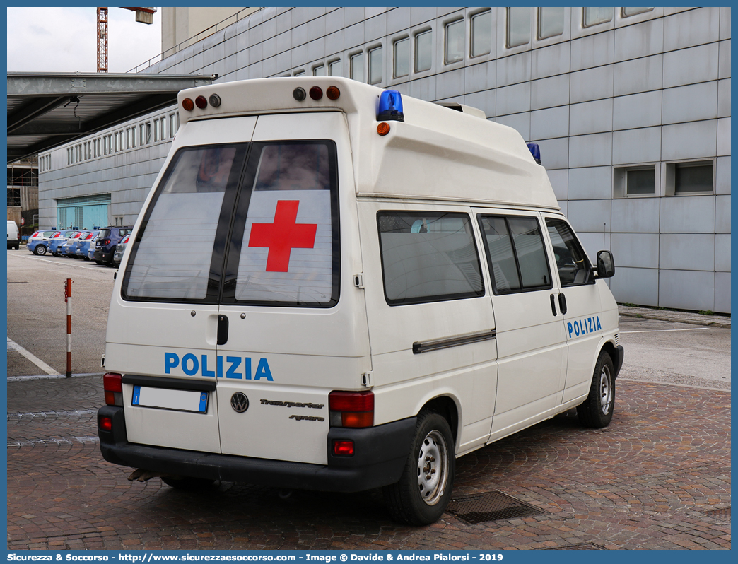 -
Polizia di Stato
Servizio Sanitario
Volkswagen Transporter T4 restyling
Parole chiave: PS;P.S.;Polizia;di;Stato;Servizio;Sanitario;Volkswagen;Transporter;T4