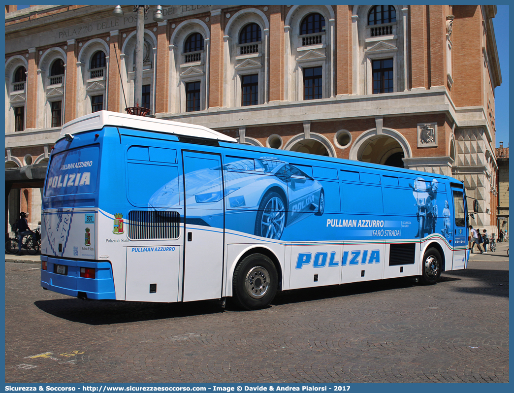 Polizia B2408
Polizia di Stato
Polizia Stradale
Iveco 370SE "Pullman Azzurro"
(I variante)
Parole chiave: Polizia;Stato;Polizia di Stato;Stradale;Iveco;370SE;Pullman Azzurro