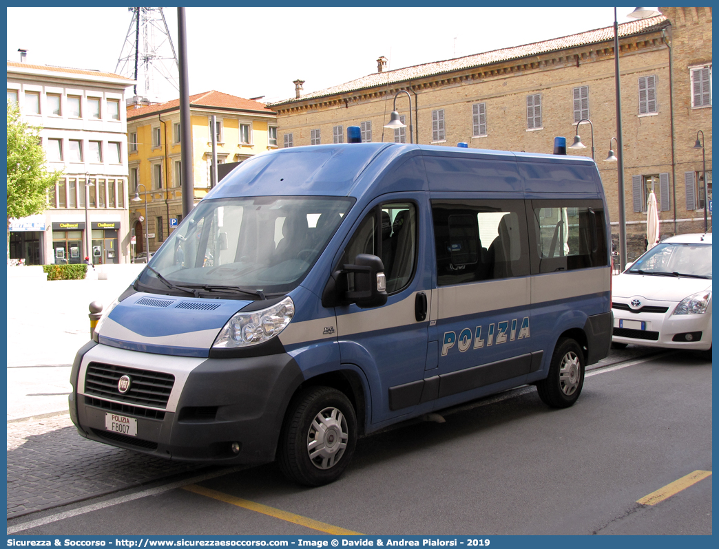 Polizia F8007
Polizia di Stato
Fiat Ducato III serie
Parole chiave: PS;P.S.;Polizia;di;Stato;Pubblica;Sicurezza;Fiat;Ducato;X250