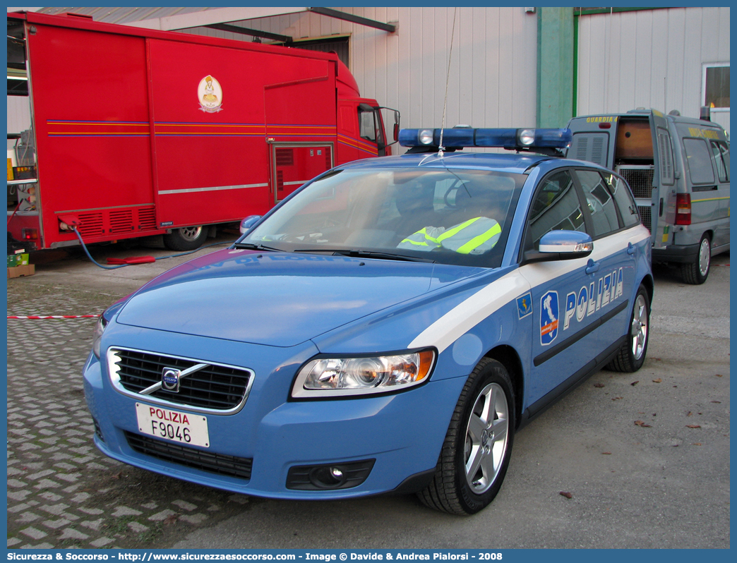 Polizia F9046
Polizia di Stato
Polizia Stradale
Autostrade per l'Italia S.p.A.
Volvo V50 II serie
Allestitore Focaccia Group S.r.l.
Parole chiave: Polizia di Stato;Polizia Stradale;Autostrade per l&#039;Italia S.p.A.;Autostrade S.p.A.;Autostrade;Italia;Volvo;V50;V 50;Focaccia