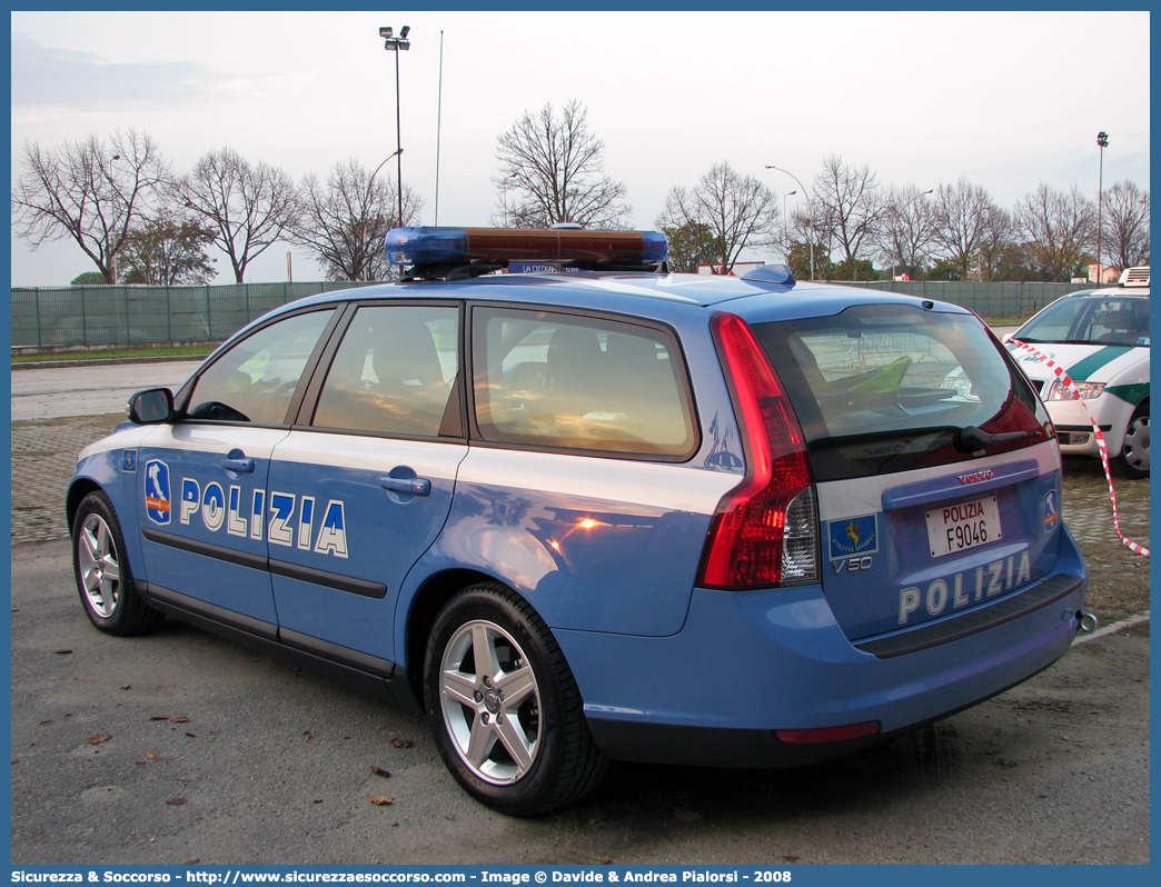 Polizia F9046
Polizia di Stato
Polizia Stradale
Autostrade per l'Italia S.p.A.
Volvo V50 II serie
Allestitore Focaccia Group S.r.l.
Parole chiave: Polizia di Stato;Polizia Stradale;Autostrade per l&#039;Italia S.p.A.;Autostrade S.p.A.;Autostrade;Italia;Volvo;V50;V 50;Focaccia