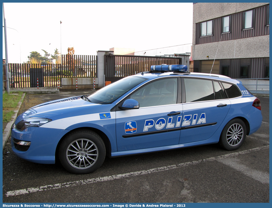 Polizia H5657
Polizia di Stato
Polizia Stradale
Autostrade per l'Italia S.p.A.
Renault Laguna SporTour restyling
Allestitore Focaccia Group S.r.l.
Parole chiave: Polizia di Stato;Polizia Stradale;Autostrade per l&#039;Italia S.p.A.;Autostrade S.p.A.;Autostrade;Italia;Renault;Laguna;Sportour;Focaccia