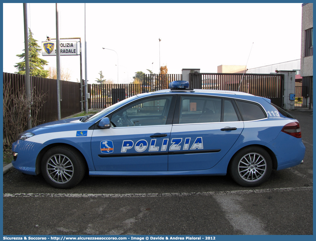 Polizia H5657
Polizia di Stato
Polizia Stradale
Autostrade per l'Italia S.p.A.
Renault Laguna SporTour restyling
Allestitore Focaccia Group S.r.l.
Parole chiave: Polizia di Stato;Polizia Stradale;Autostrade per l&#039;Italia S.p.A.;Autostrade S.p.A.;Autostrade;Italia;Renault;Laguna;Sportour;Focaccia