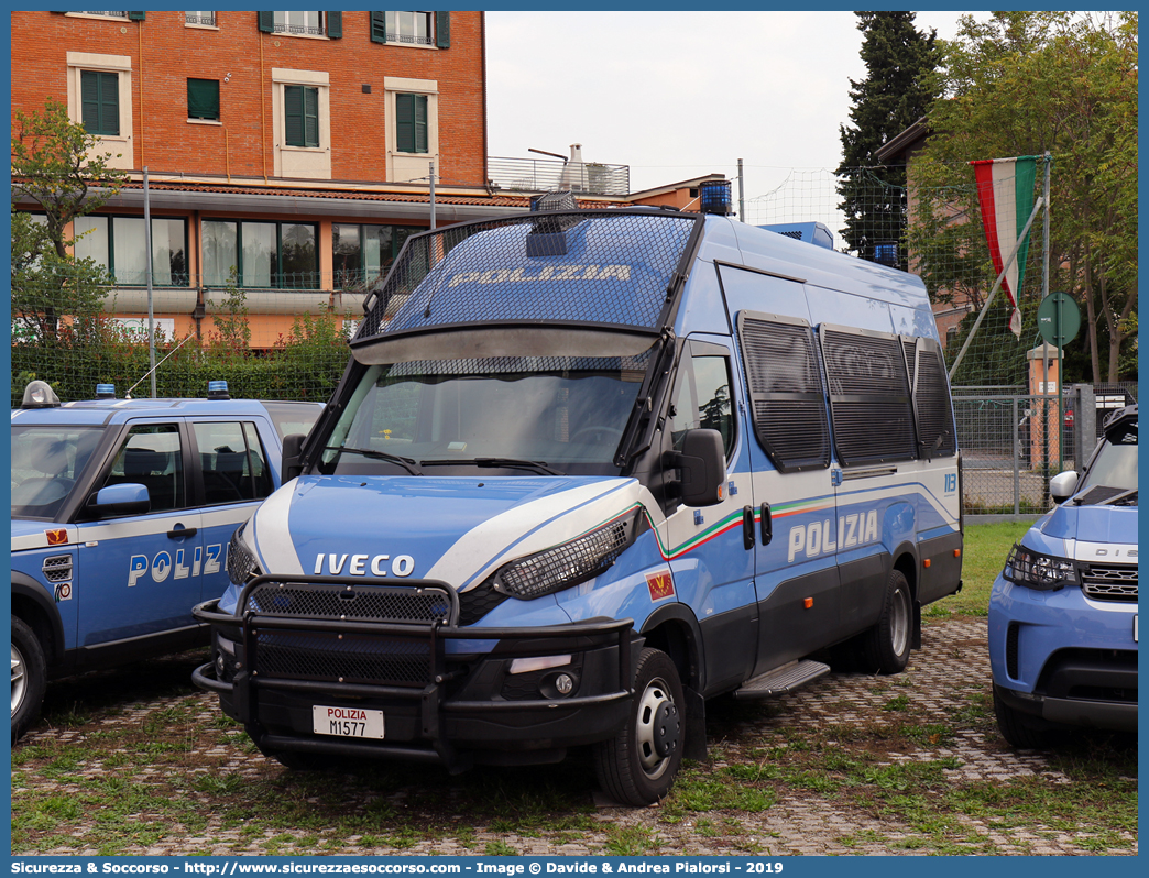 Polizia M1577
Polizia di Stato
Reparto Mobile
Iveco Daily 50C17 VI serie
Allestitore Sperotto S.p.A.
Parole chiave: PS;P.S.;Polizia;di;Stato;Reparto;Mobile;Iveco;Daily;50C17;Sperotto